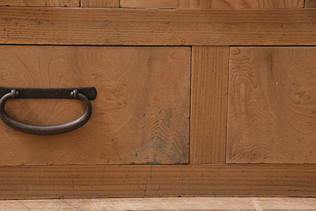 アンティーク家具　明治大正期　ストリップド(剥離)　前面ケヤキ材　年月を重ねた木肌が味わい深い戸棚(収納棚、和タンス)(R-046076)