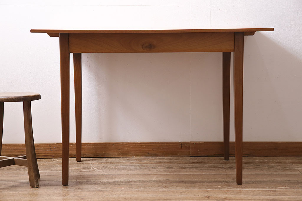 ヴィンテージ家具　北欧ビンテージ　チーク材　シンプルなエクステンションテーブル(ダイニングテーブル)(R-046087)