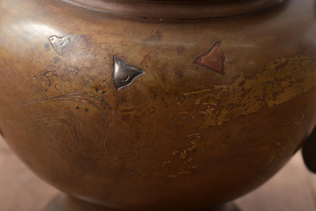 大正〜昭和初期　波千鳥の図　銀象嵌　真鍮薄端　花瓶(華道)(R-046100)