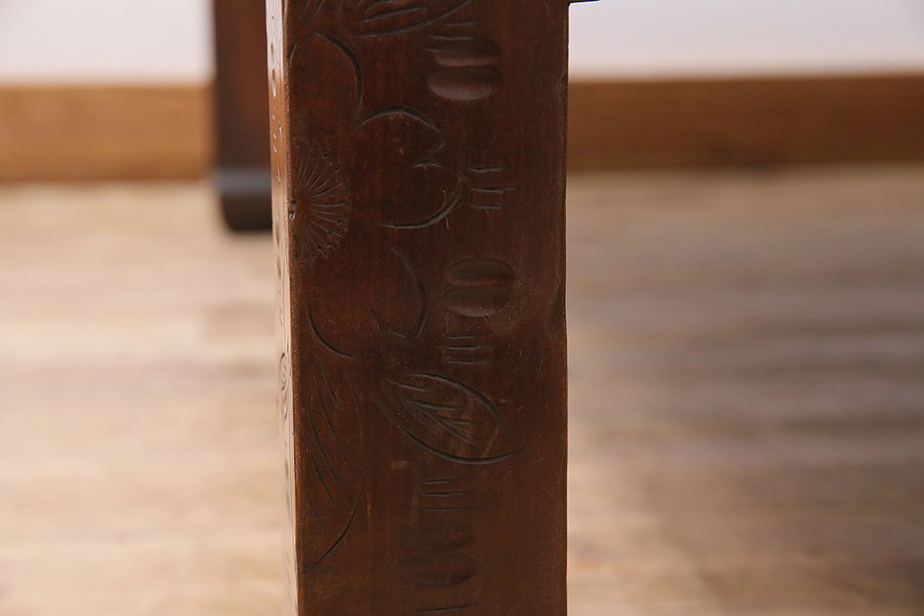 ヴィンテージ家具　伝統工芸　軽井沢彫り　サクラの彫刻をあしらった特大サイズの座卓(センターテーブル、ビンテージ)(R-046141)