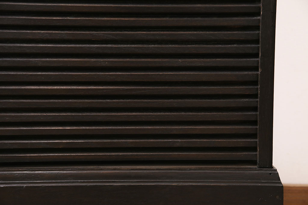 ヴィンテージ家具　イギリスビンテージ　HARRIS LEBUS社　オーク材製　シャッター式のファイリングキャビネット(ミュージックキャビネット、書棚)(R-046145)