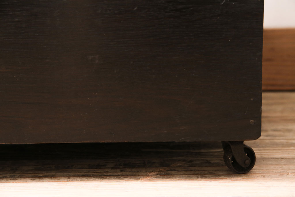 ヴィンテージ家具　イギリスビンテージ　HARRIS LEBUS社　オーク材製　シャッター式のファイリングキャビネット(ミュージックキャビネット、書棚)(R-046145)