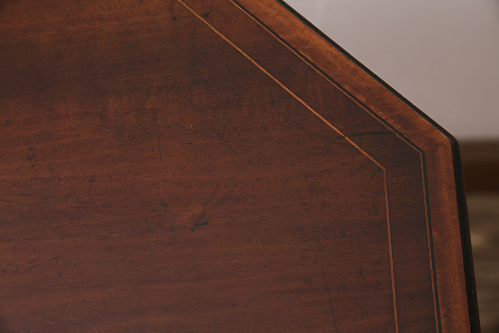 アンティーク家具　イギリスアンティーク　上手物　マホガニー材　象嵌細工　八角形の天板がお洒落なオケージョナルテーブル(サイドテーブル、花台、オーバルテーブル、カフェテーブル)(R-046153)