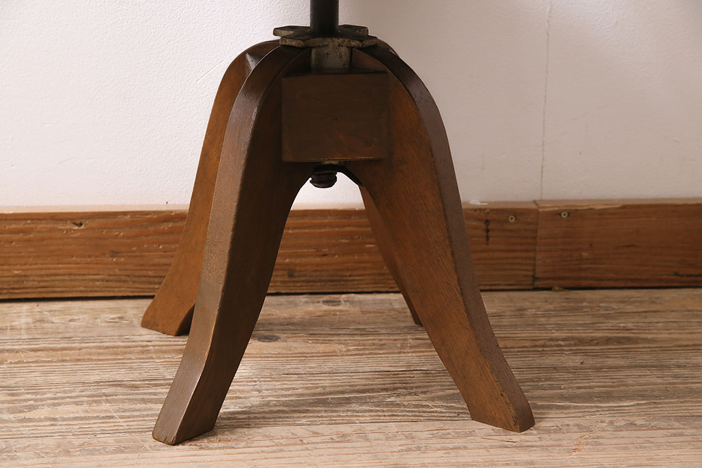 昭和レトロ　ナラ材　やさしい色合いの回転チェア(回転椅子、アームチェア、イス)(R-046155)
