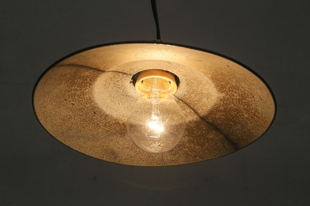 アンティーク照明　ビンテージスタイルにぴったりなアルミシェードのペンダントライト(天井照明、平笠)(R-046187)