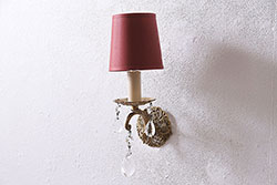 アンティーク照明　フランスアンティーク　赤いシェードが目を引く真鍮製のウォールランプ(壁付け照明、壁掛け照明)(R-046189)