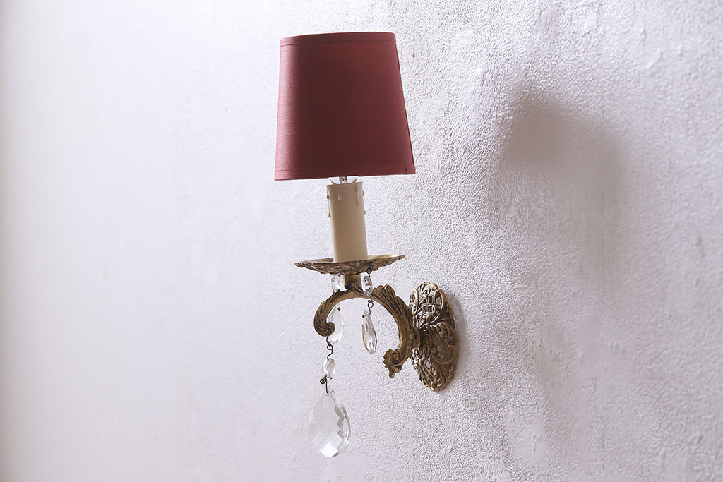 アンティーク照明 フランスアンティーク 赤いシェードが目を引く真鍮製のウォールランプ(壁付け照明、壁掛け照明)(R-046190) ラフジュ工房
