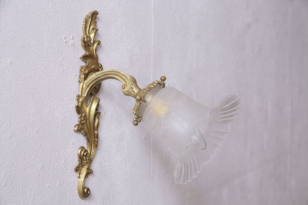アンティーク照明　真鍮製　ロカイユデザイン　クラシカルなフランス製のウォールランプ(壁付け照明、壁掛け照明)(R-046194)