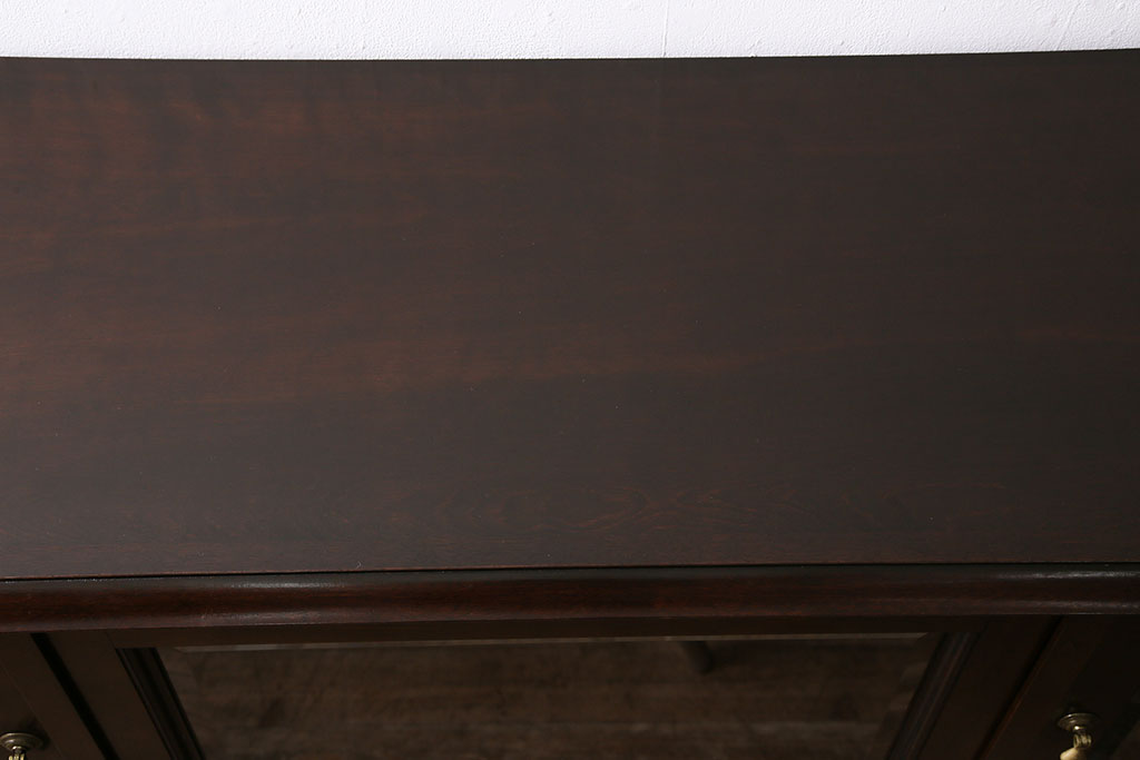 中古　ビンテージ　松本民芸家具　金色の取っ手が可愛らしいC型サイドボード(食器棚、キャビネット、収納棚)(定価約70万円)(R-046250)