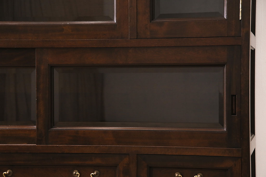中古　ビンテージ　松本民芸家具　金色の取っ手が可愛らしいC型サイドボード(食器棚、キャビネット、収納棚)(定価約70万円)(R-046250)