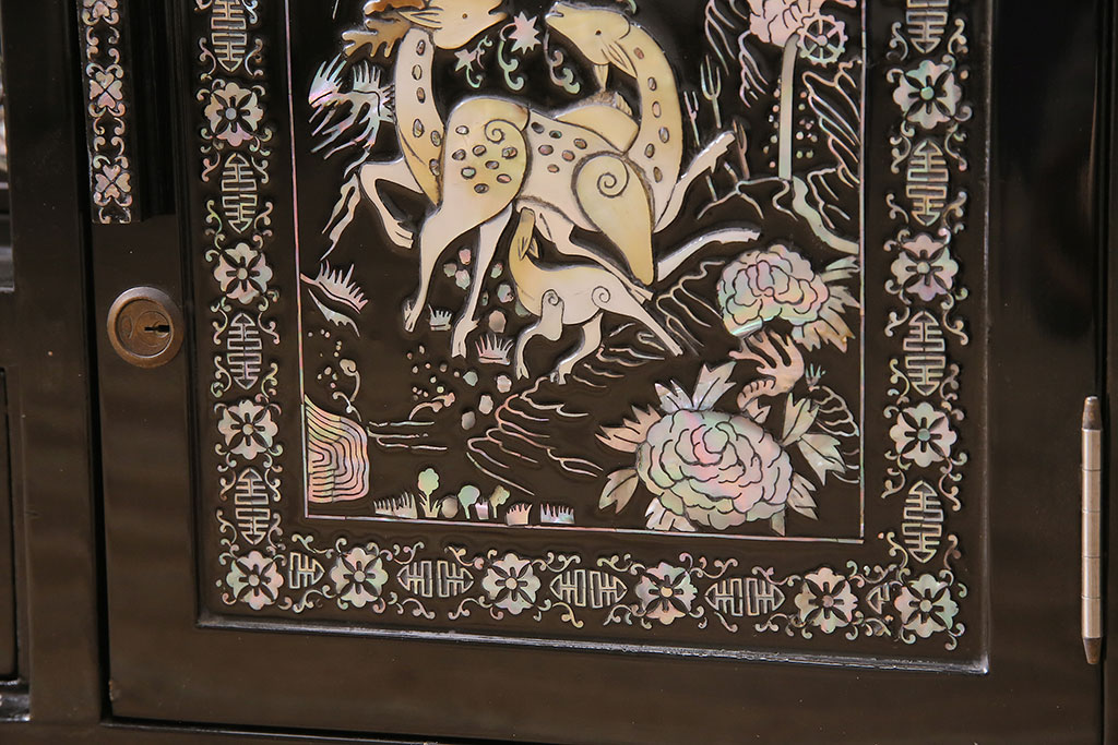 中古　韓国　螺鈿細工　存在感抜群!煌びやかで凝った意匠が目を引く鏡台(ドレッサー)(R-046263)