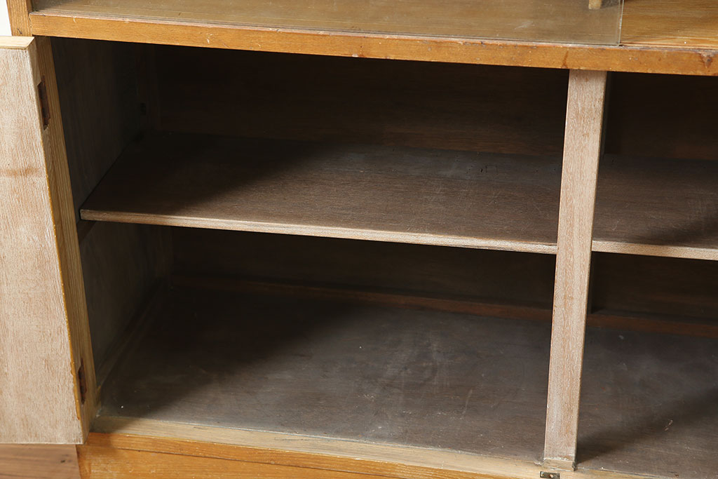 和製アンティーク　昭和中期　ナラ材　シンプルで使いやすい収納棚(サイドボード)(R-046270)