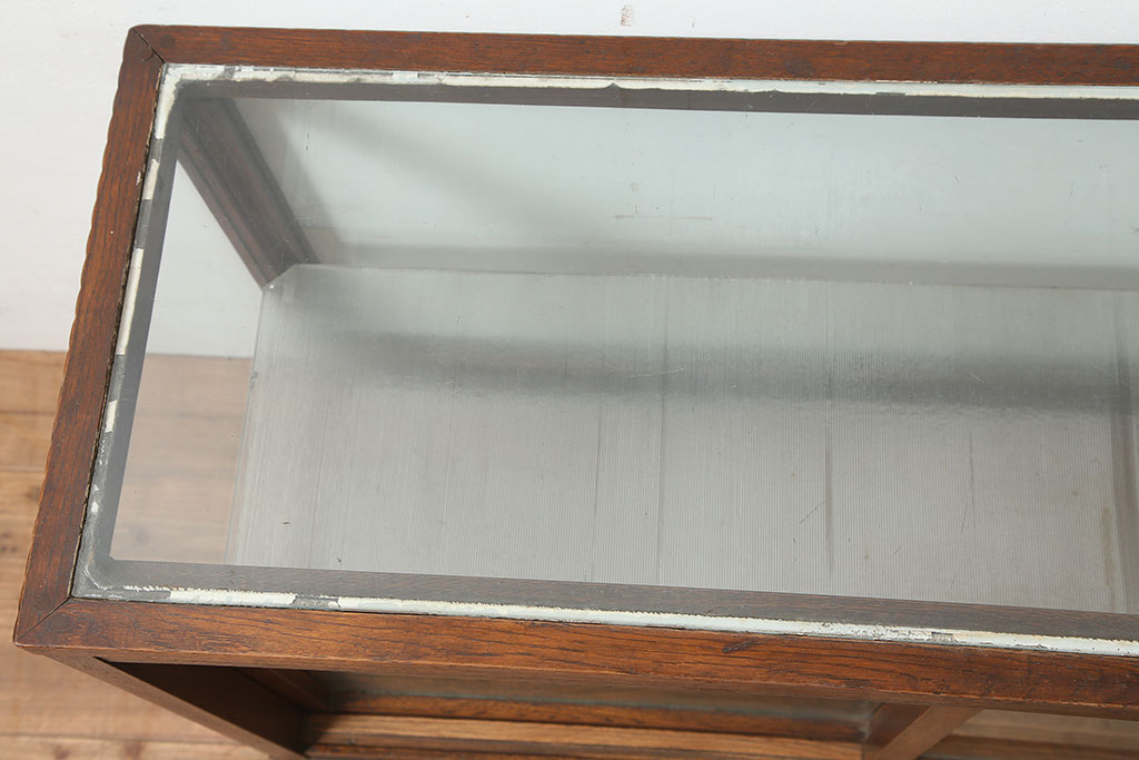 和製アンティーク　昭和初期　ナラ材　4面ガラスの薄型ショーケース(ガラスケース、飾り棚)(R-046272)