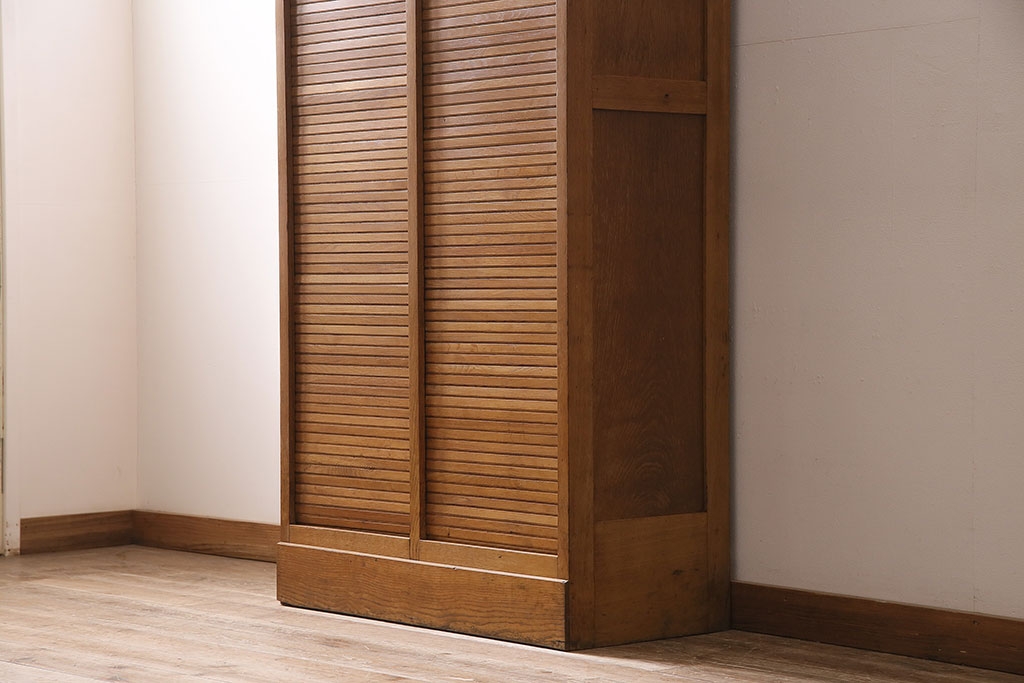アンティーク家具　オーク材　蛇腹式扉が珍しい収納棚(戸棚、キャビネット、下駄箱)(R-046274)