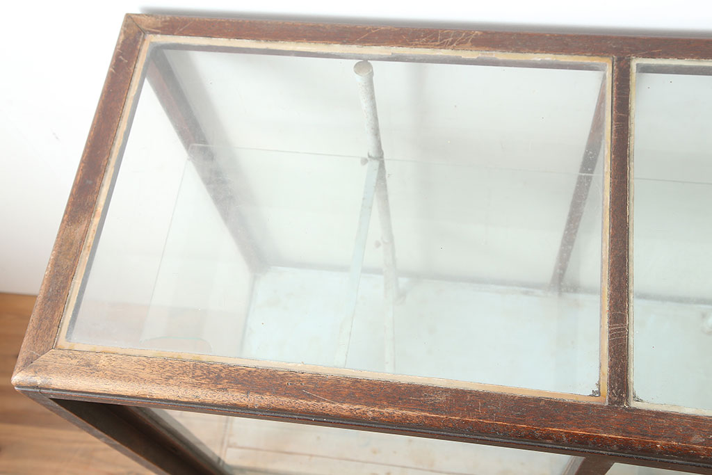 アンティーク家具　昭和初期　ナラ材　レトロな雰囲気が魅力のガラスケース(ショーケース、陳列棚)(R-046309)