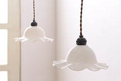 アンティーク　激レア!　繊細な透かし彫りが目を引くクラシカルなペンダントライト(天井照明)