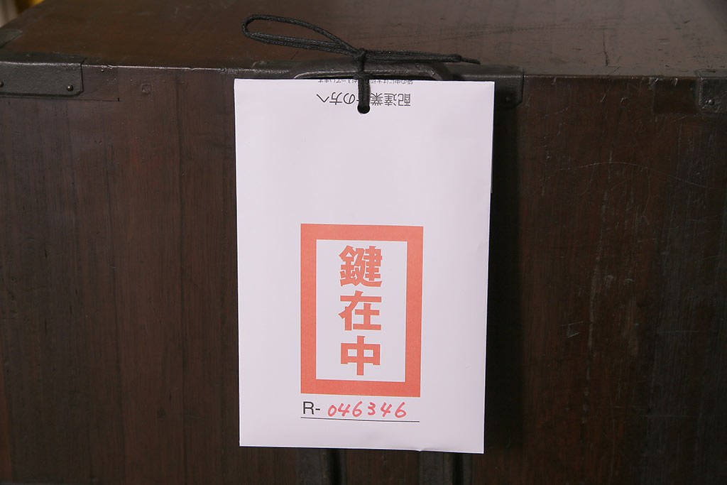 アンティーク家具　明治期　関東　桐材　立派な金具が目を引く上手物の重ね箪笥(衣装箪笥)(R-046346)