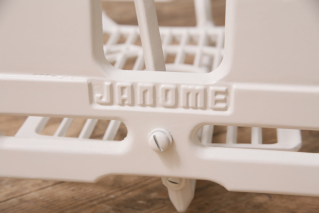 JANOME(ジャノメ)　ヒノキ材　リメイク　ペイントミシンテーブル(サイドテーブル、カフェテーブル、ミシン台)(R-046351)