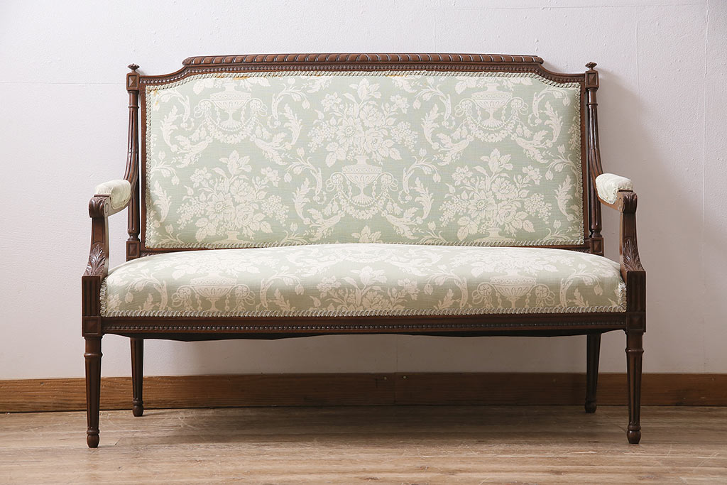 アンティーク家具　マホガニー材　クラシカルな彫刻のセティ(2人掛けソファ、ベンチ、椅子)(R-046411)