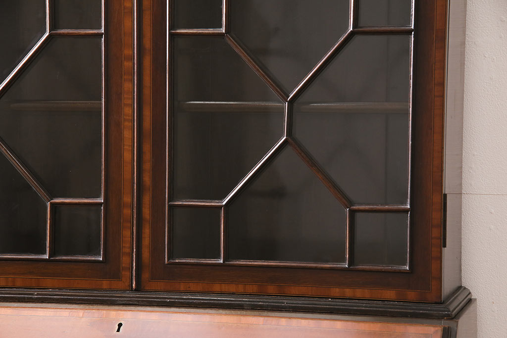 アンティーク家具　イギリス　マホガニー材　象嵌入り　上品な佇まいのライティングビューロー(ビューローブックケース、簿記机、在宅ワーク、在宅用収納棚、本箱、ワークデスク)(R-046439)