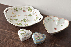 ウェッジウッド　WEDGWOOD　プレートなど4点(ワイルドストロベリー、SARAH、小物入れ、プレート、洋食器)(R-046473)