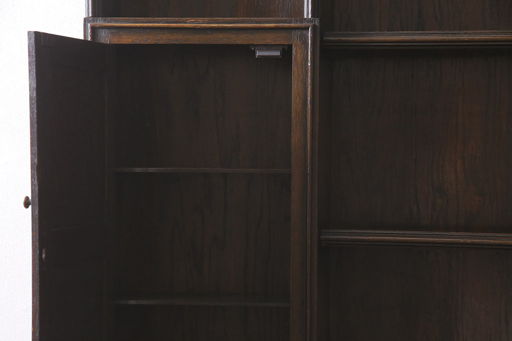 イギリスアンティーク　オーク材　シックで気品のあるキャビネット(サイドボード、棚、飾り棚、収納棚)(R-046499)