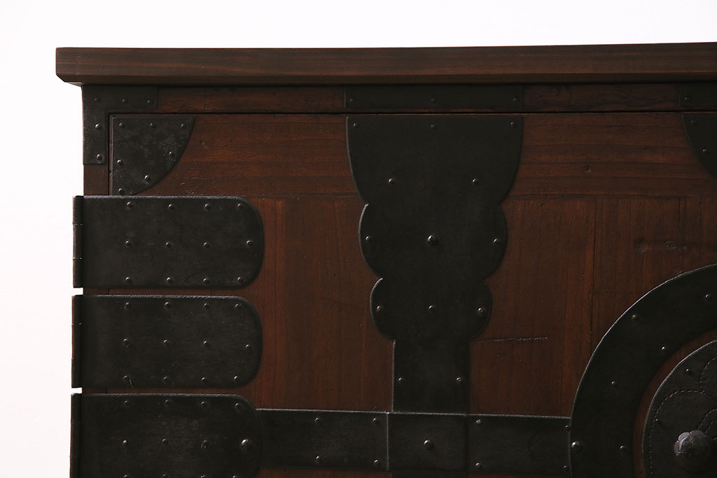 和製アンティーク　前面桐材　和モダンスタイルにおすすめな観音開き戸の脚付き箪笥ローボード(テレビ台、リビングボード)(R-046506)