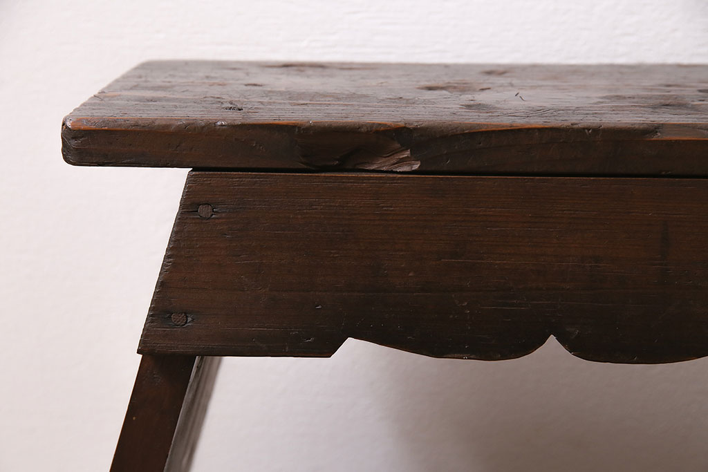 アンティーク家具　昭和初期　スギ材　味のある風合いが魅力の踏み台(ステップ、飾り台、花台)(R-046595)