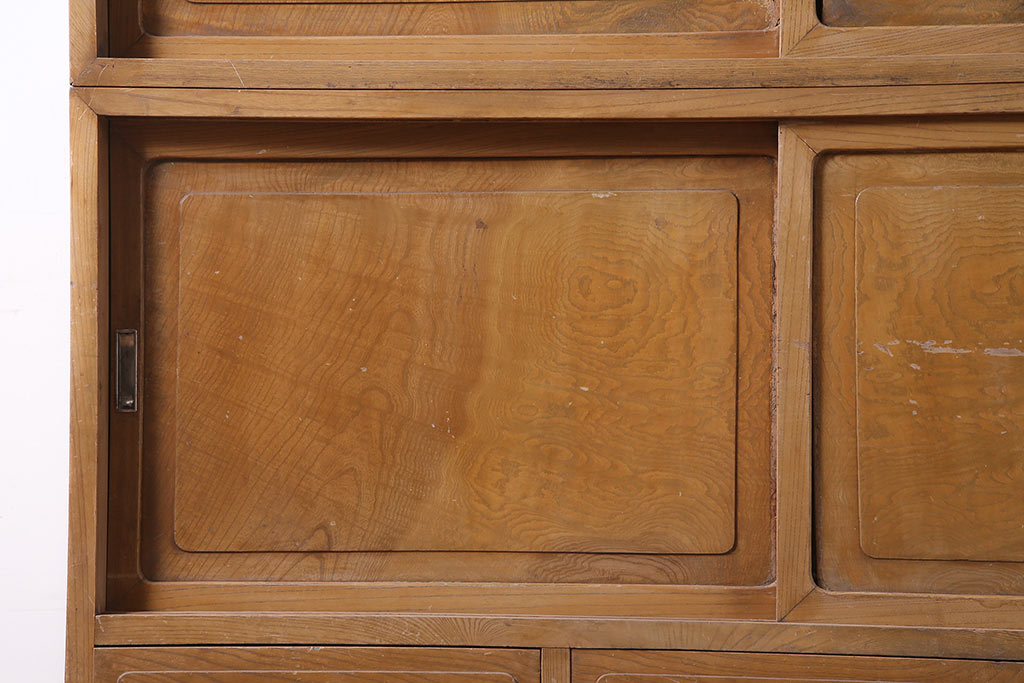 アンティーク家具　昭和初期　前面ケヤキ材　温かみのある木の風合いが魅力の戸棚(キャビネット、収納棚)(R-046600)