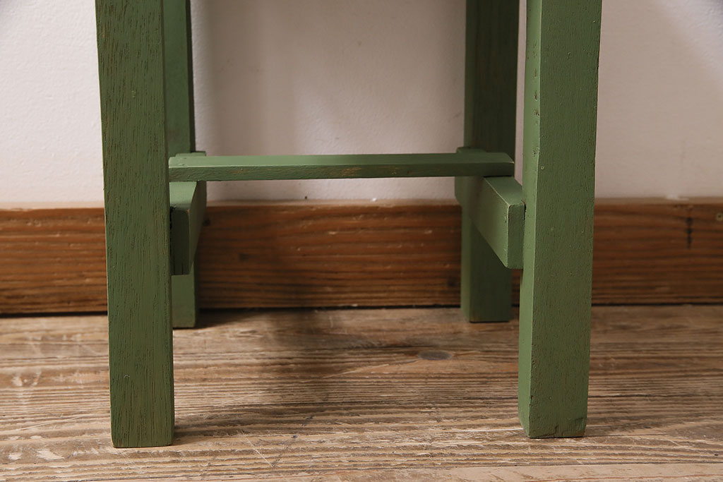 レトロ家具　ペイント　柔らかなグリーンの角スツール(椅子、チェア)(R-046623)