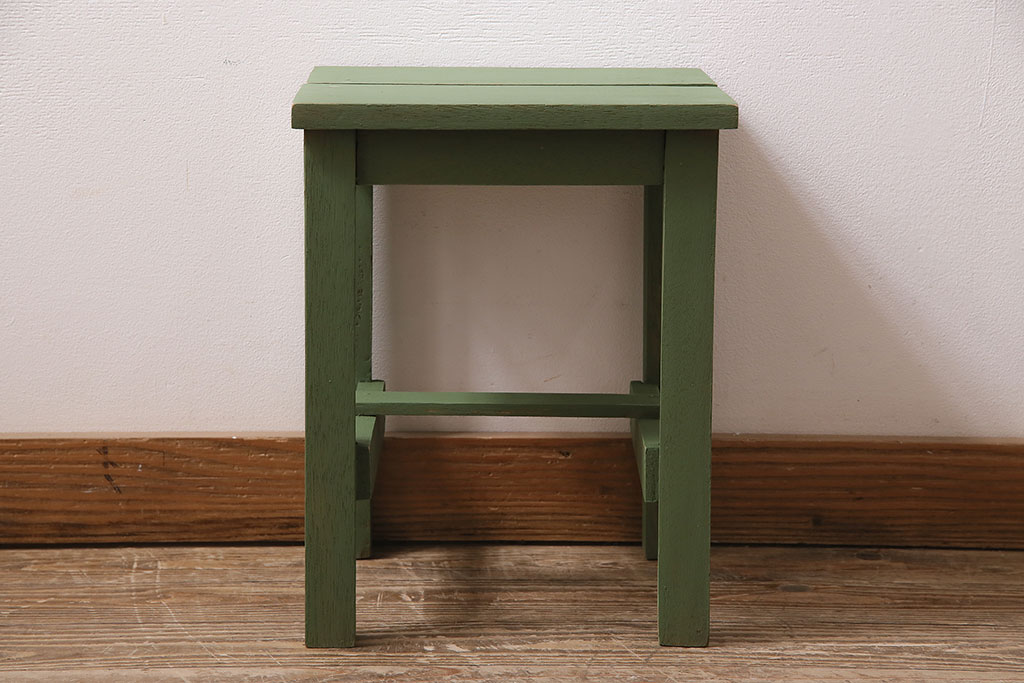 レトロ家具　ペイント　柔らかなグリーンの角スツール(椅子、チェア)(R-046623)