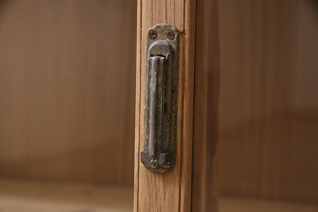 アンティーク家具　昭和初期　ストリップド(剥離)　栓材の素朴な味わいが魅力的なガラスケース(飾り棚、ショーケース、陳列棚)(R-046629)