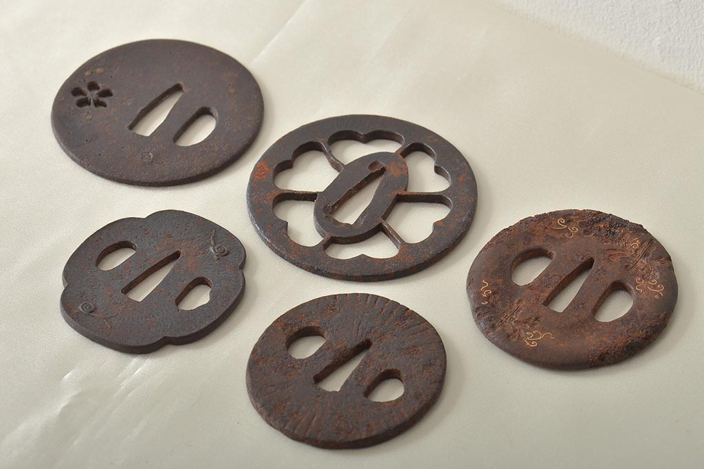 壁飾りのインテリア雑貨のおしゃれな飾り方!まとまりのある配置のコツ