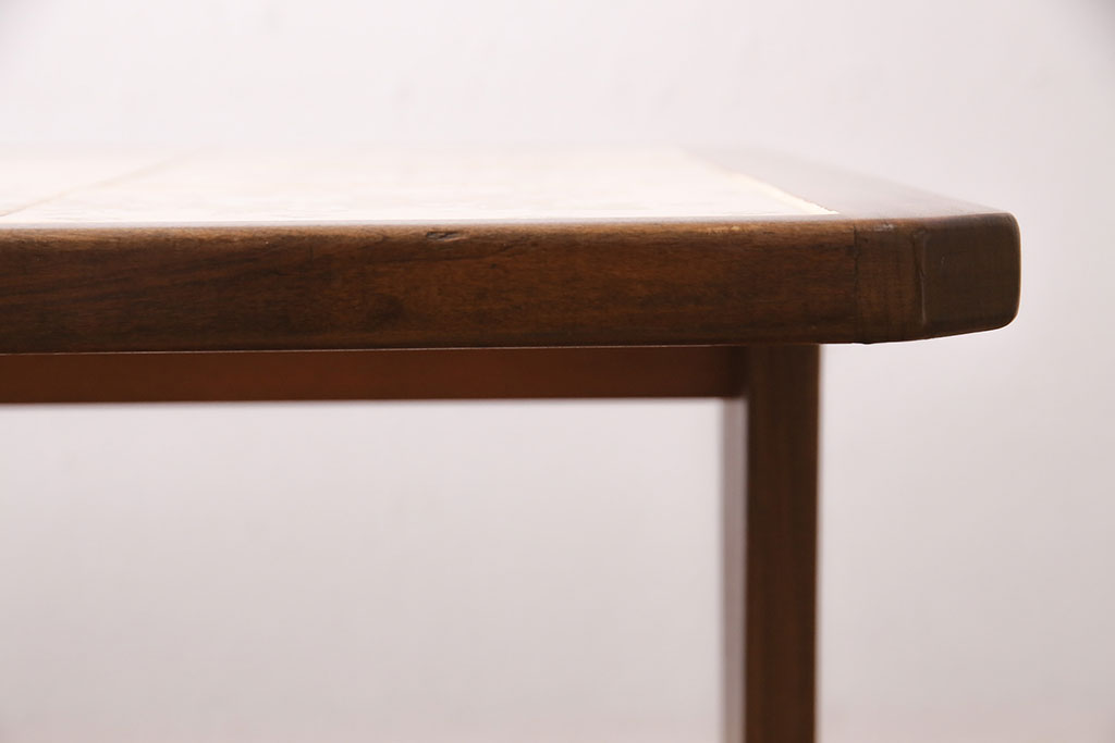 ヴィンテージ家具　北欧ビンテージ　G-PLAN(ジープラン)　チーク材　タイルトップの大振りなセンターテーブル(R-046658)