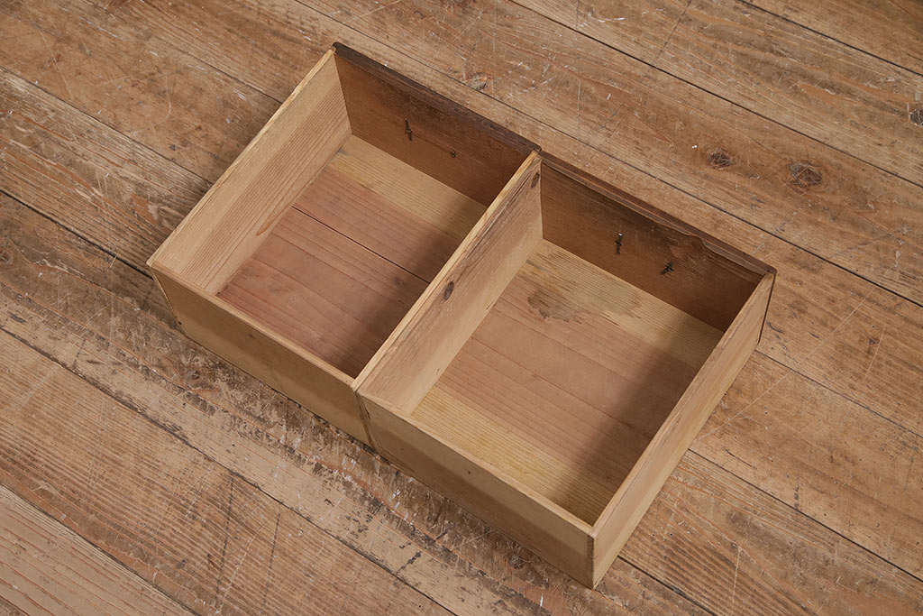 アンティーク家具　昭和初期　ヒノキ材　シンプルな金具の小引き出し(小物収納)(R-046667)