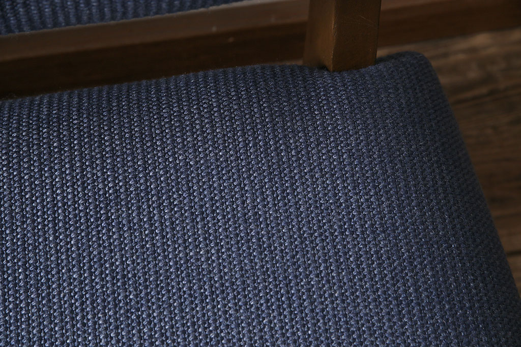 ヴィンテージ家具　昭和中期　ブナ材　落ち着いたブルーのファブリックが素敵な二人掛けソファ(2人掛け、ベンチソファ、ビンテージ)(R-046668)