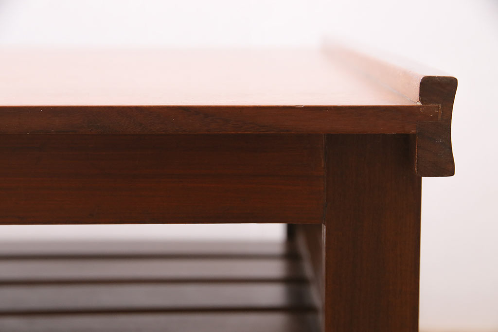 ヴィンテージ家具　北欧ビンテージ　レトロスタイルにも合うチーク材製のセンターテーブル(リビングテーブル、サイドテーブル)(R-046684)