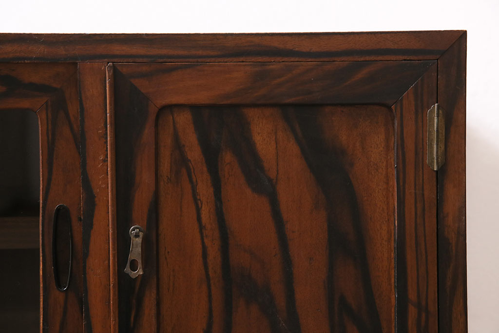ビンテージ家具　前面黒柿材　引き出し付き　和風リビングにおすすめな脚付きローボード(戸棚、リビングボード)(R-046691)