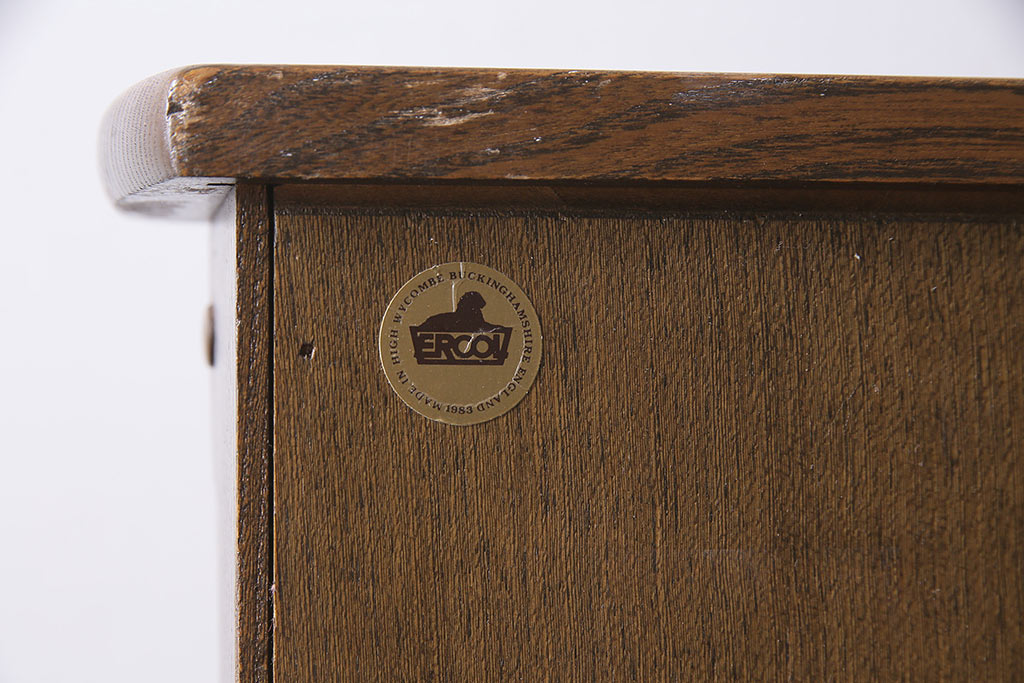 ヴィンテージ家具　イギリスビンテージ　ERCOL(アーコール)　Old Colonial(オールドコロニアル)　気品と風格が漂うカップボード(収納棚、食器棚)(R-046720)