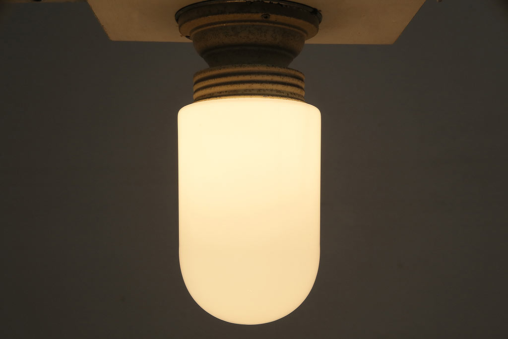 アンティーク照明　昭和中期　小振りなサイズのレトロな天井照明(シーリングライト)(R-046725)