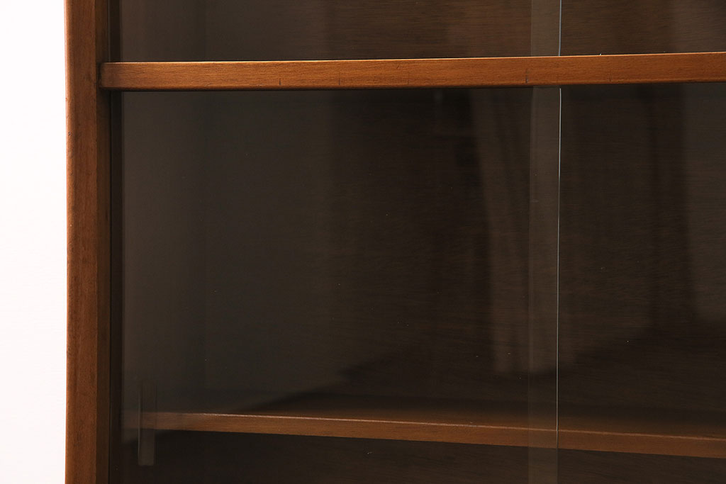 ヴィンテージ家具　イギリス　HERBERT E. GIBBS(ハーバート・E・ギブス)　チーク材　洗練された佇まいが魅力的なキャビネット(本箱、ブックケース、収納棚、ビンテージ)(R-046753)