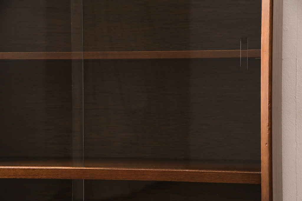 ヴィンテージ家具　イギリス　HERBERT E. GIBBS(ハーバート・E・ギブス)　チーク材　洗練された佇まいが魅力的なキャビネット(本箱、ブックケース、収納棚、ビンテージ)(R-046754)