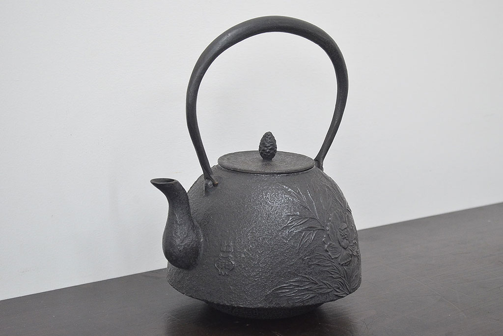 南部盛岡 利祥銘 鉄瓶(牡丹、草花文、茶道具)(R-046790