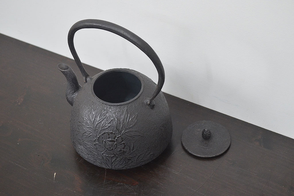 南部盛岡 利祥銘 鉄瓶(牡丹、草花文、茶道具)(R-046790