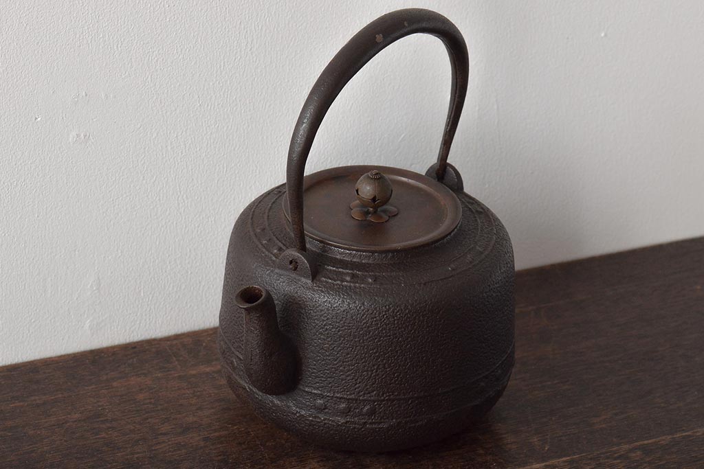 古い鉄瓶　銅蓋　銀象嵌取っ手　松と梅(茶道具)(R-046870)