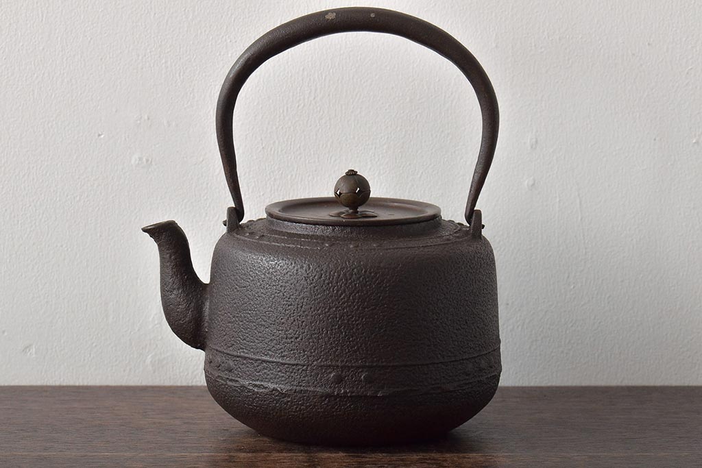 古い鉄瓶　銅蓋　銀象嵌取っ手　松と梅(茶道具)(R-046870)