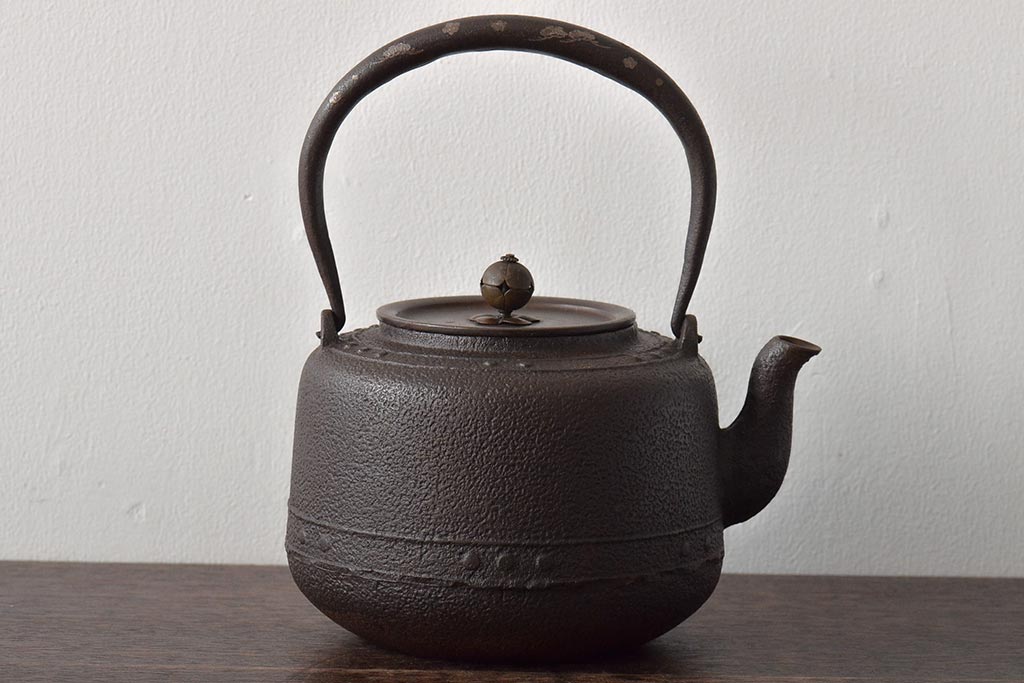 古い鉄瓶　銅蓋　銀象嵌取っ手　松と梅(茶道具)(R-046870)