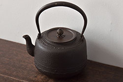 古い鉄瓶　銅蓋　銀象嵌取っ手　松と梅(茶道具)(R-046870)
