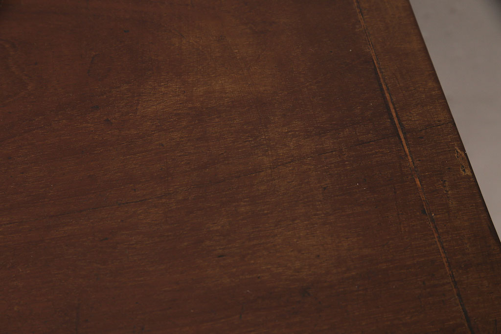アンティーク家具　イギリスアンティーク　マホガニー材　象嵌細工　高級感漂う小振りのガラスキャビネット(ガラスケース、ショーケース、飾り棚)(R-046891)