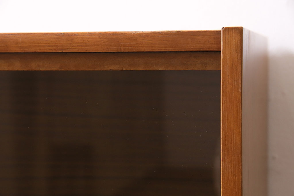 ヴィンテージ家具　和製ビンテージ　チーク材　北欧スタイルにおすすめのシンプルなキャビネット(ガラス戸棚、収納棚、本箱)(R-046893)